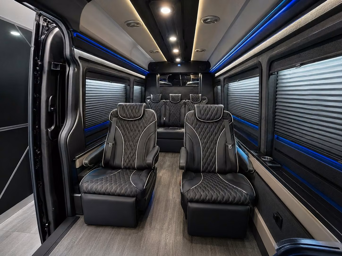 employee and corporate airport shuttles in bloomington minnesota